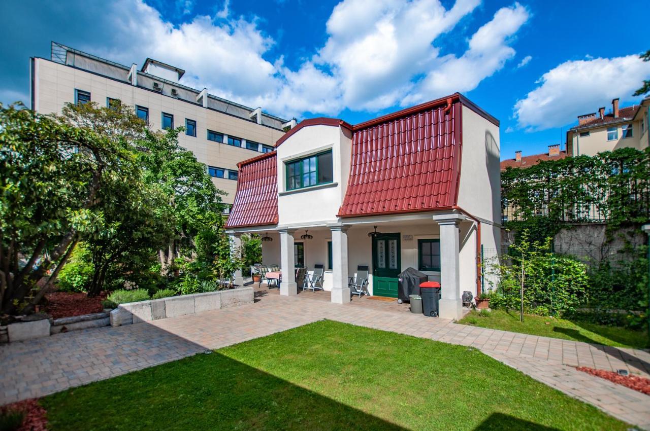 Entire House In The Center Of - Free Parking - Dragon Garden Pavilion