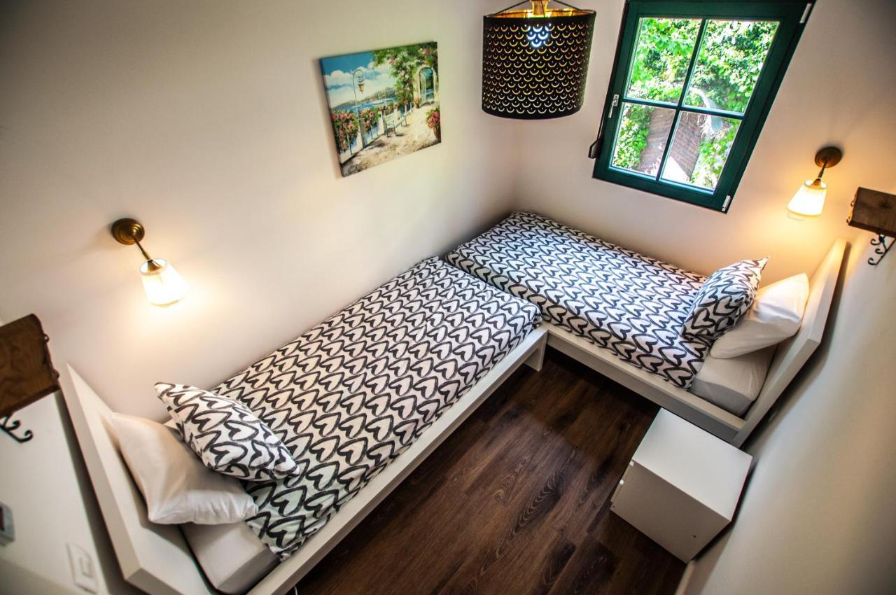 Entire House In The Center Of - Free Parking - Dragon Garden Pavilion *