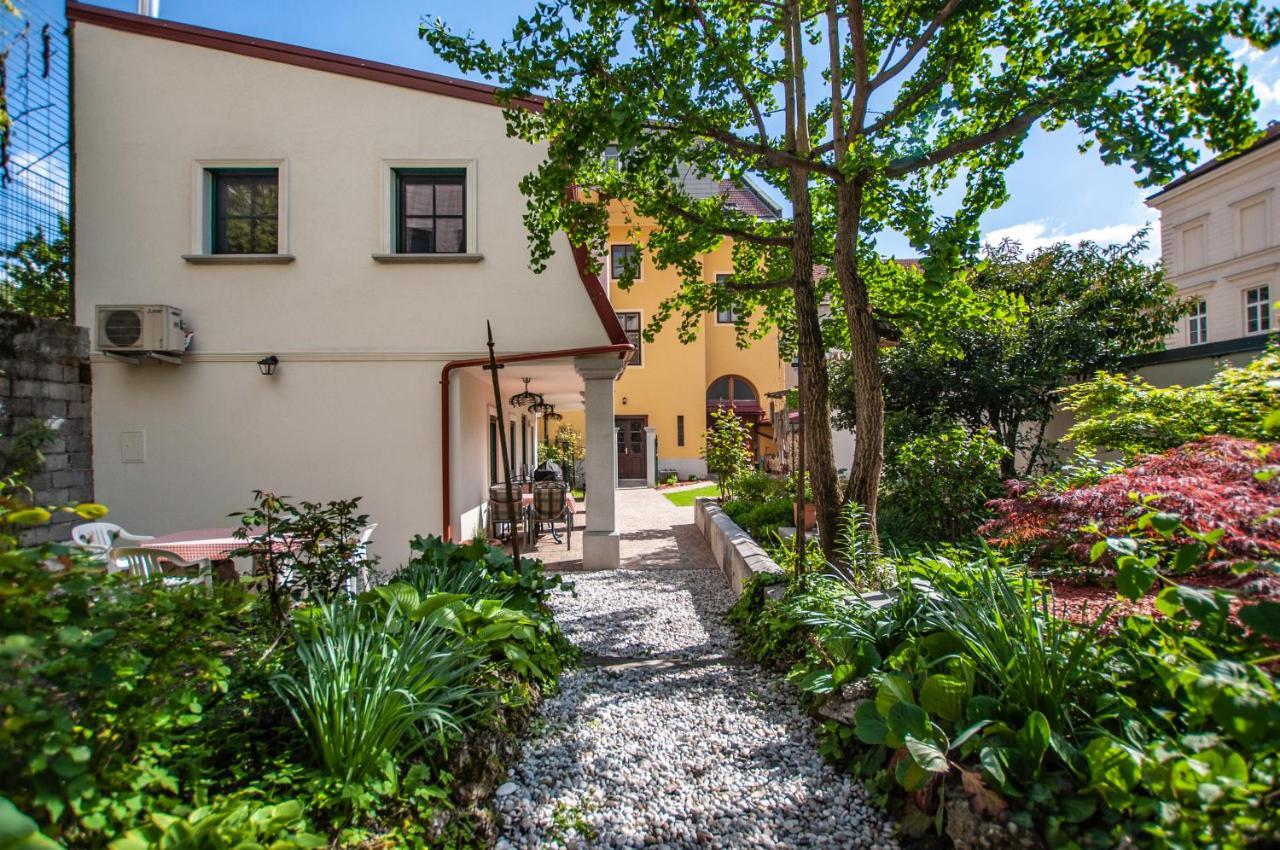 Entire House In The Center Of - Free Parking - Dragon Garden Pavilion *